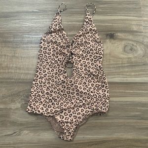 Acacia Kokomo in Wild, L